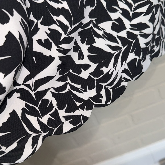 J crew blouse scalloped hem overlap back lined XL NWT abstract floral - Picture 4 of 6